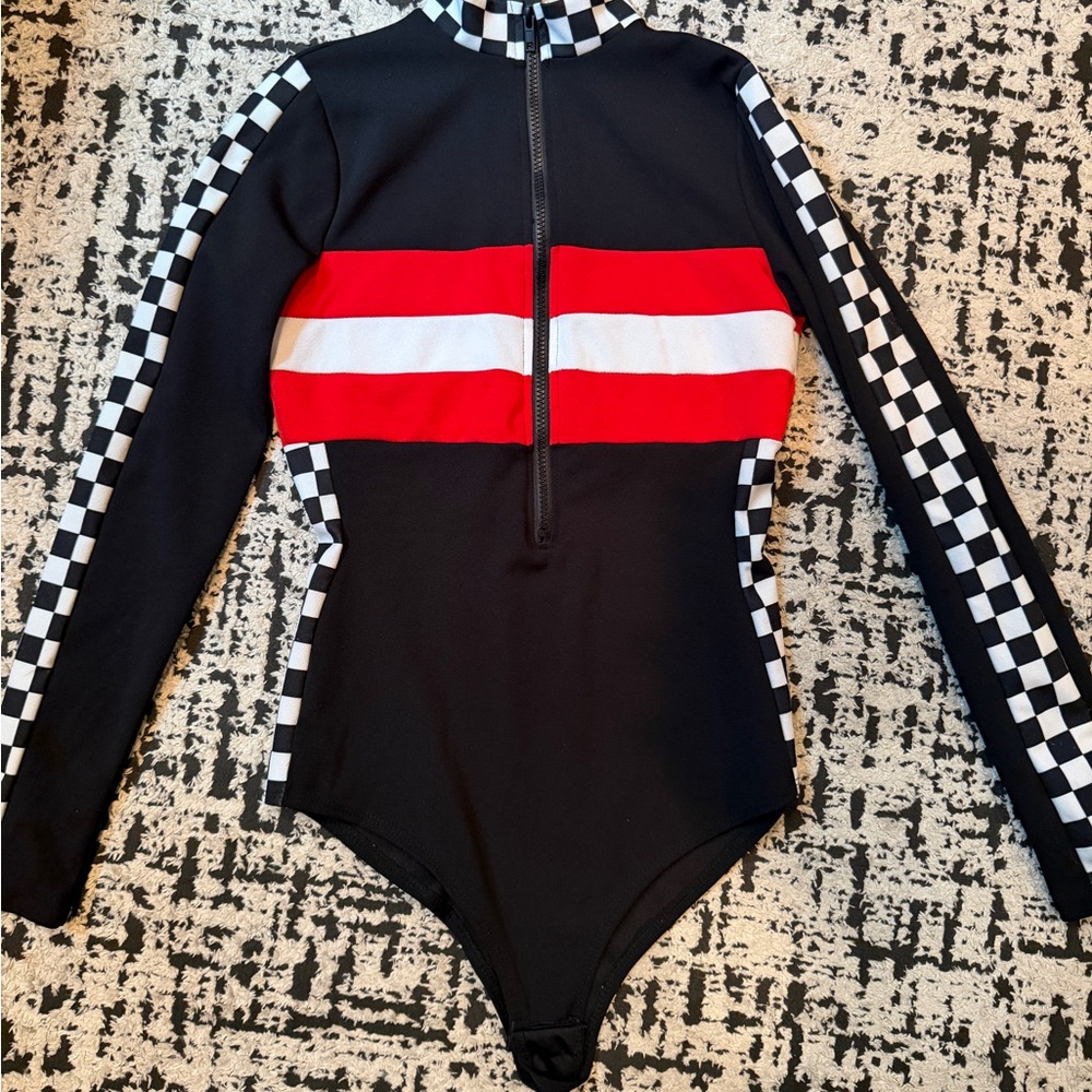 Women’s checkered long sleeve zip up bodysuit size medium